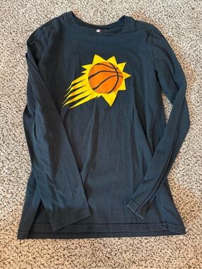 Boys medium phoenix suns long sleeved tee